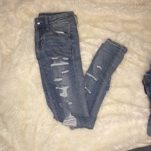 American eagle ripped stretchy jeans